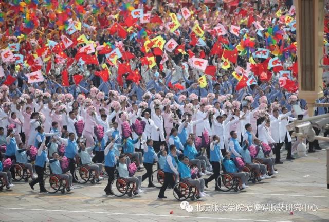 First Barrier-free Clothing Show on the 70th Anniversary of National Day Parade: Barrier-free Wheelchair Jacket for Wheelchair Users