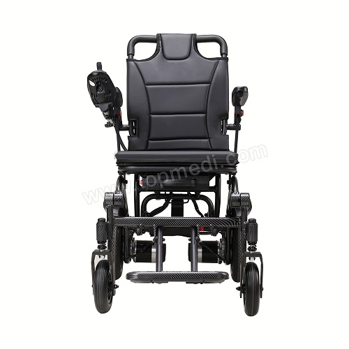 What are the differences in the driving performance of electric wheelchairs on different floor materials (such as tiles, carpets, gravel roads)?