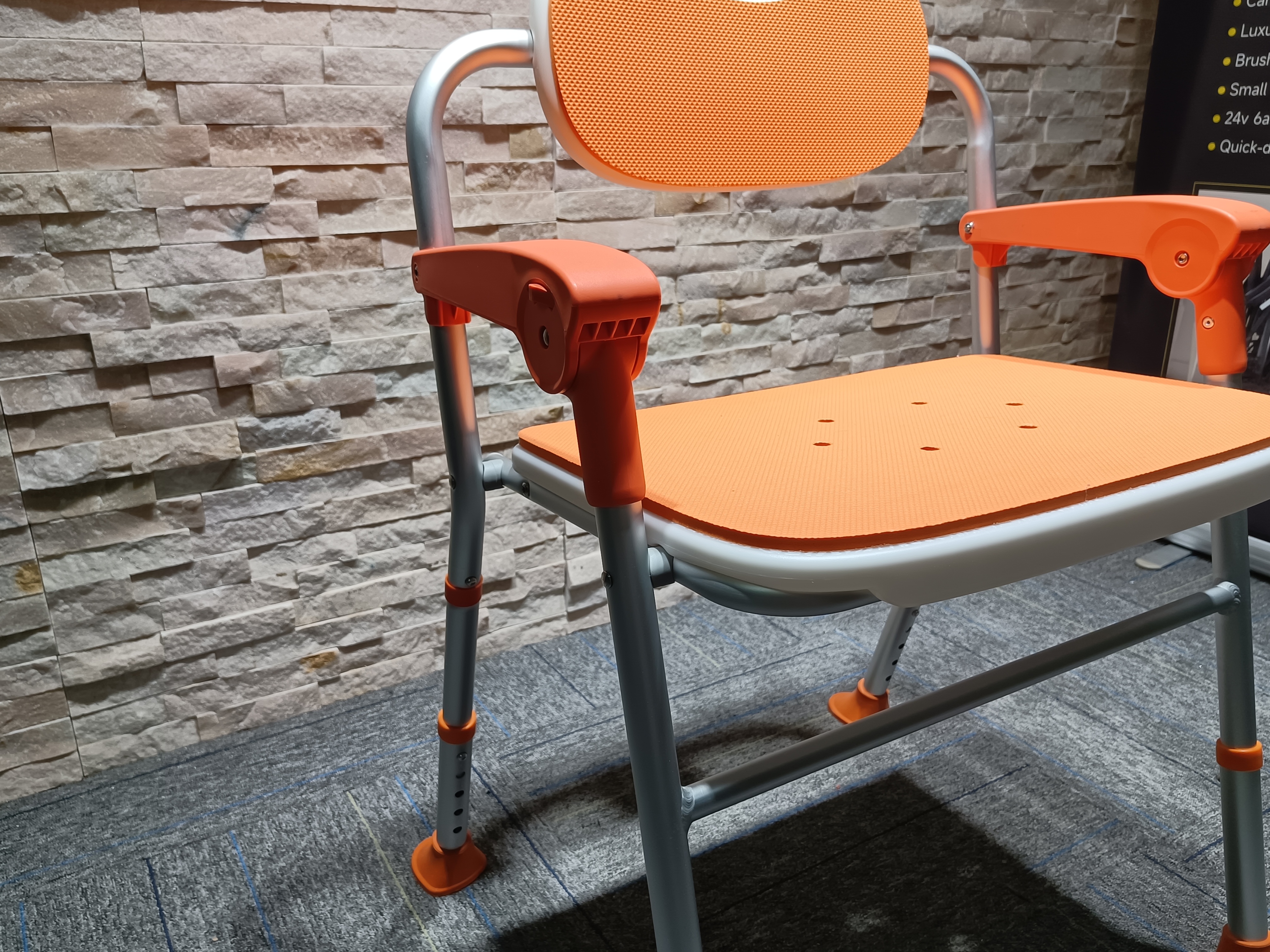 Why do the elderly need to use a bath chair to take a bath?