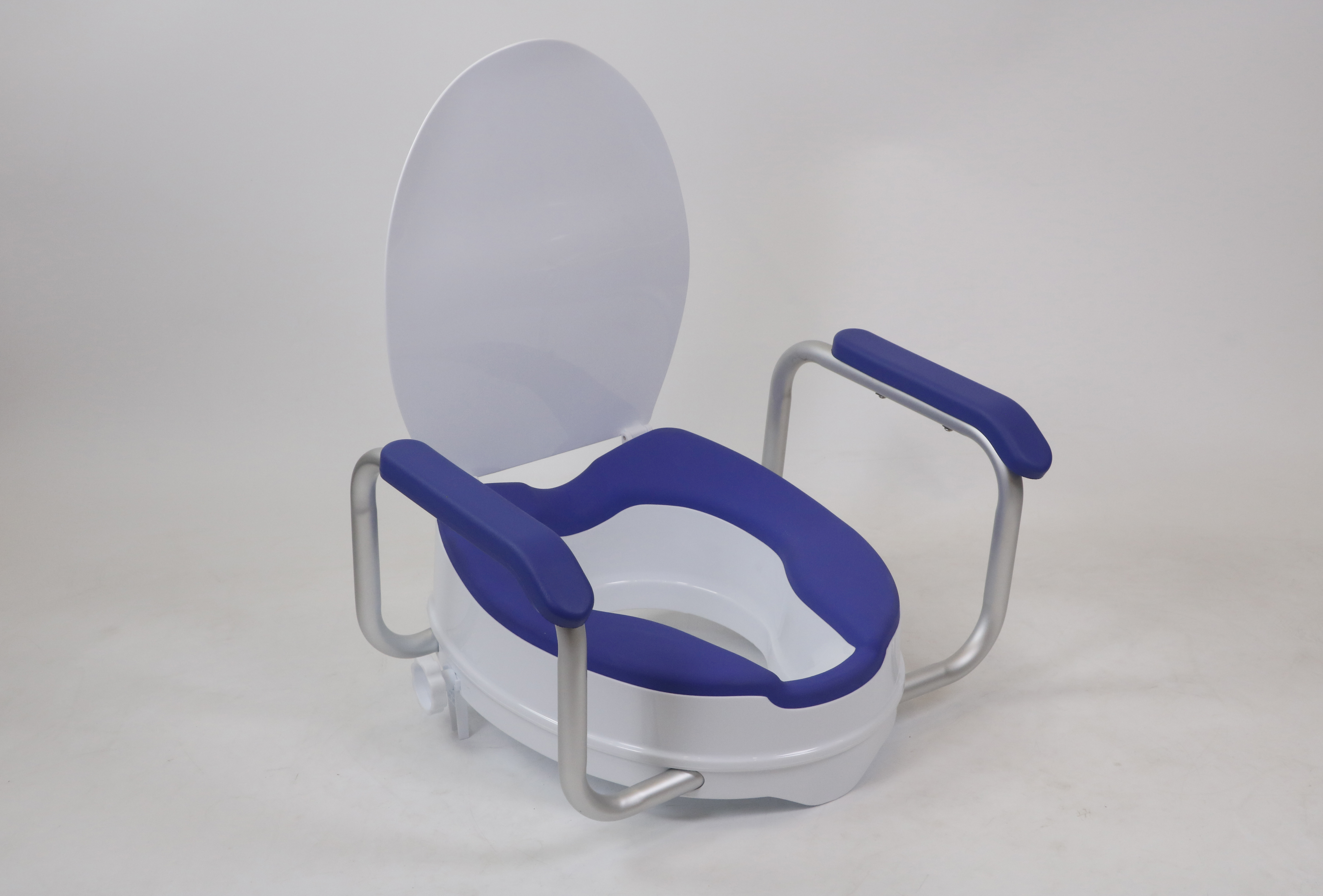 TRA8144 4" Raised Toilet  Seat with Lid & Armest(PP+TPR)